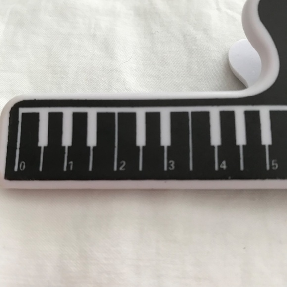 Music Paper Clip Sheet Music Holder On Stand Scales Black White Treble Clef - Picture 10 of 12